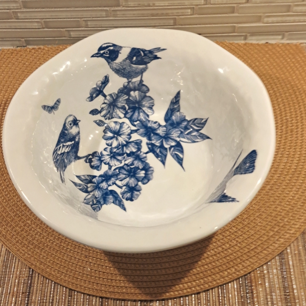 Michel Design Works. Melamine Serveware Bistro Bowl Beautiful Blue & White
